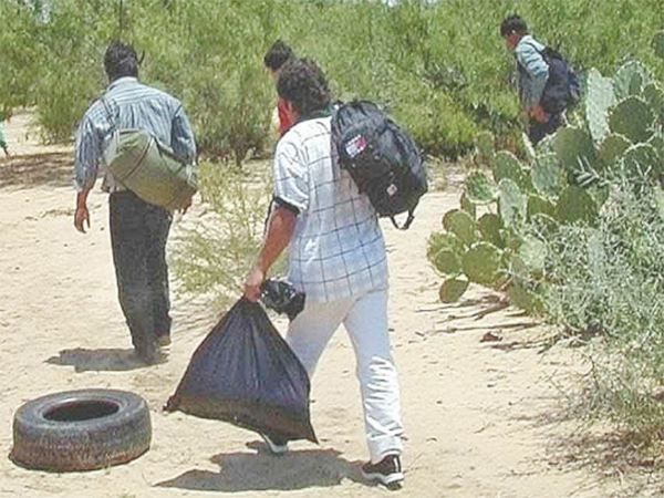 Operativos colocan a migrantes a merced del crimen: Padre Pepe