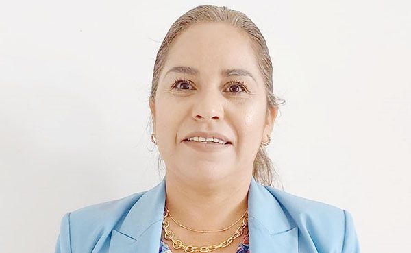 Amagan con multas por no ir uniformadas