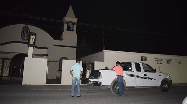 Inician jóvenes serenata cantándole a la Virgen