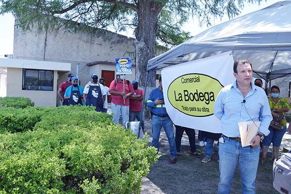 Protestan trabajadores de ferretera La Bodega