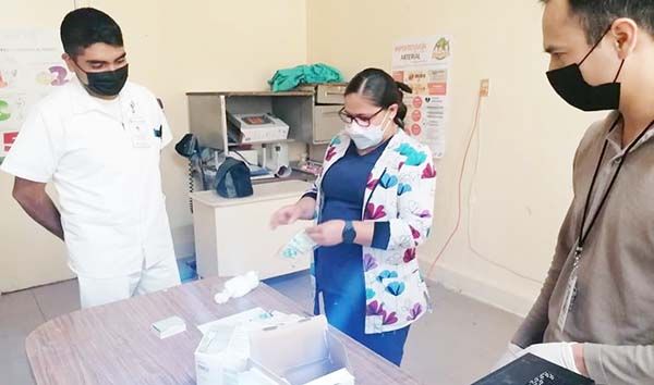 Capacitan a personal del Centro de salud