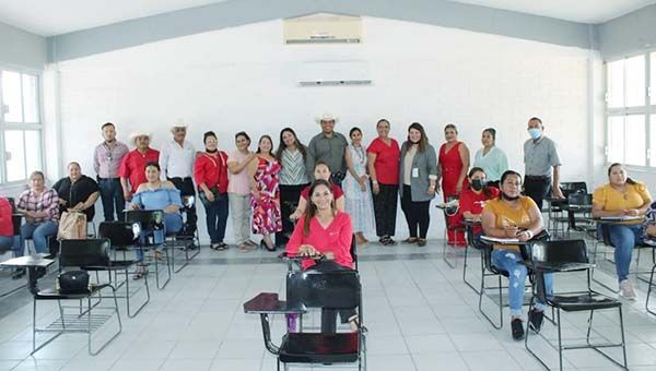 Arrancan preparatoria abierta para mujeres