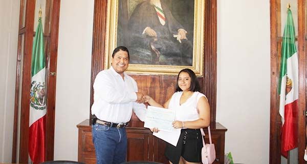 Sesiona Beto Villarreal con el “Cabildo Juvenil”
