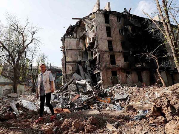  Rusia ataca Ucrania en el sur y el este; civiles son evacuados de Mariúpol