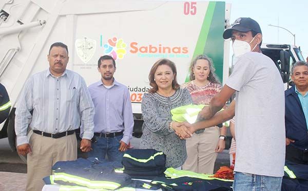 Reconoce Diana Haro a trabajadores de limpieza