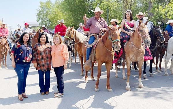 Celebran con cabalgata “Día del Estudiante”