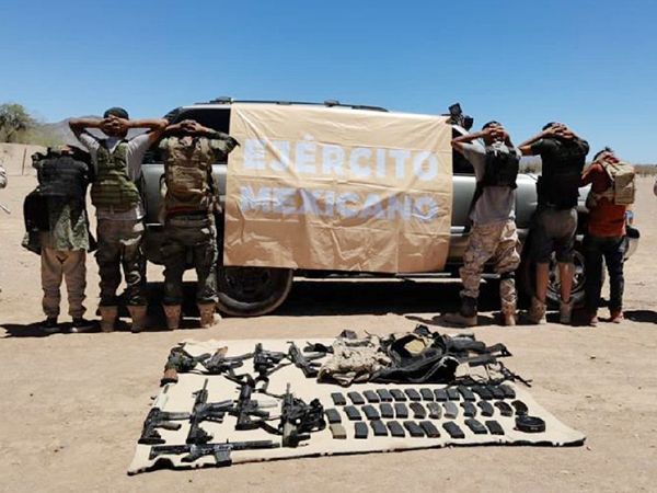 Tras persecución, detienen a seis sicarios con arsenal en Sonora