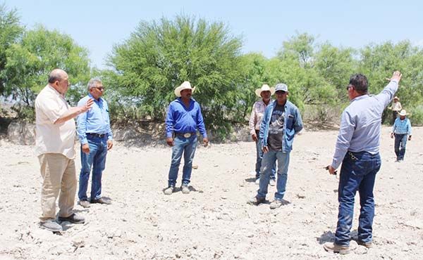 Atienden abasto de agua en el ejido Acámbaro