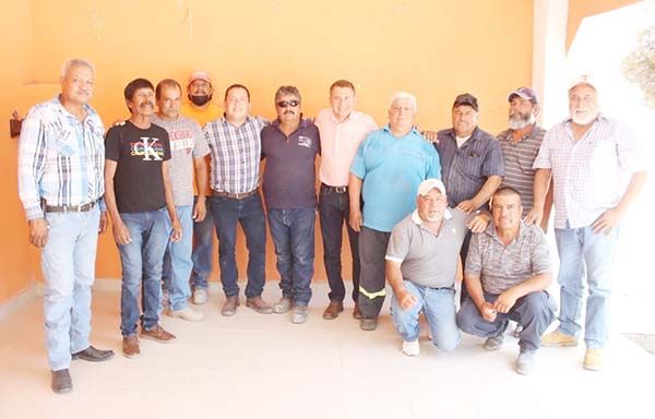 Festejan a albañiles de Obras Públicas