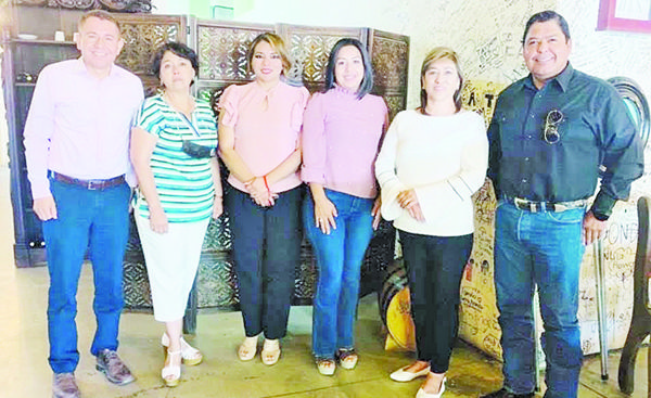 Se reúne Hugo Lozano con Alcaldes del Región Desierto