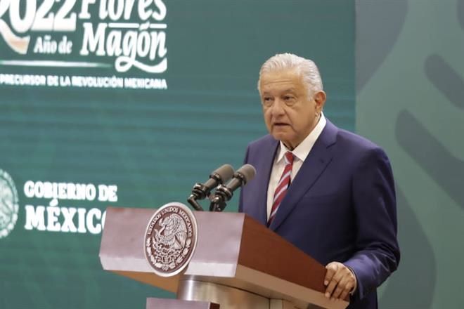 La pelea entre AMLO y el Gobernador de Texas