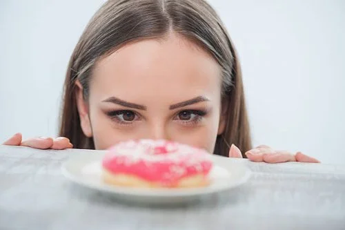 La ansiedad por comer dulces sí existe