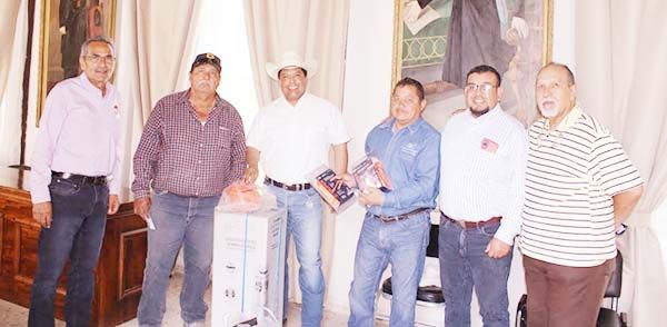 Se reúne Alcalde de CC con burócratas