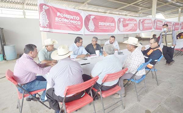 Llega el Cabildo al ejido La Cruz