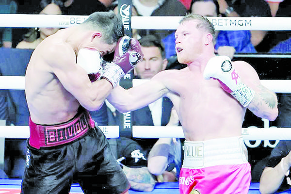Revancha entre Canelo y Bivol sería hasta mayo de 2023