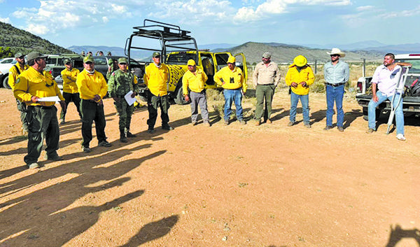 Continúa combate a incendio forestal