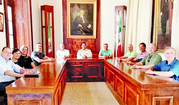 ESTRECHA BETO VILLARREAL  LAZOS CON QUALFON Y AMAZON