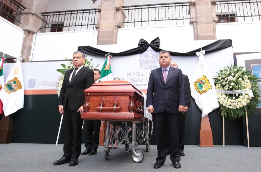CON HOMENAJE, LE DAN ADIÓS A DON ELISEO MENDOZA BERRUETO