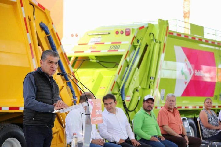 Entregan Chema Fraustro y Riquelme 4 camiones recolectores de basura