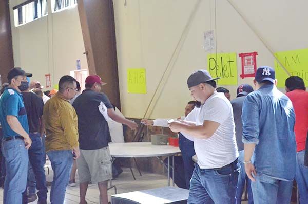 … Y reparten 35 MDP de Pro-Huelga