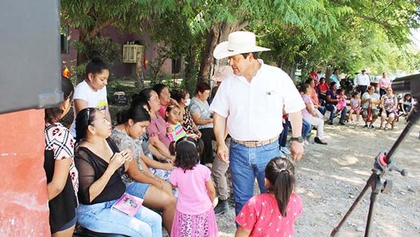 Festejan en Ciénegas a mamás y niños de ejidos
