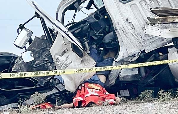 Fallece trailero en encontronazo