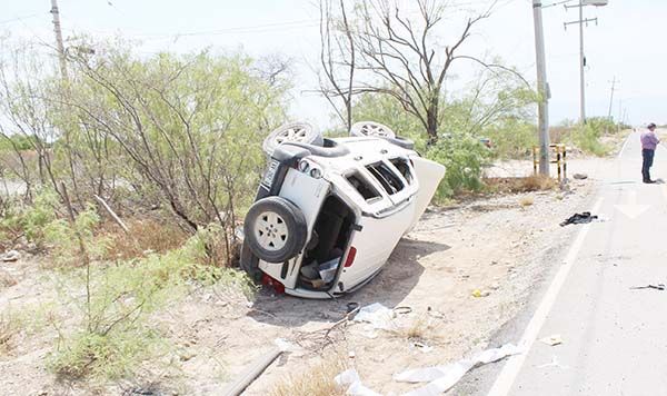 Joven sufre volcadura en  la 30