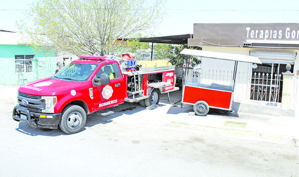 Se queman baterías cuando limpiaban patio