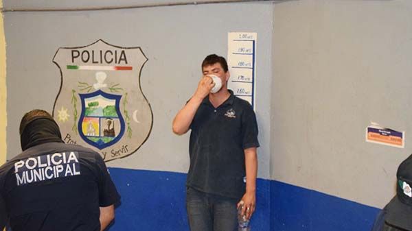 Mujer se cansa de golpiza de pareja