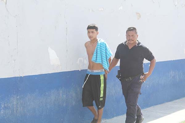 Hijo le rompe cara a su padre