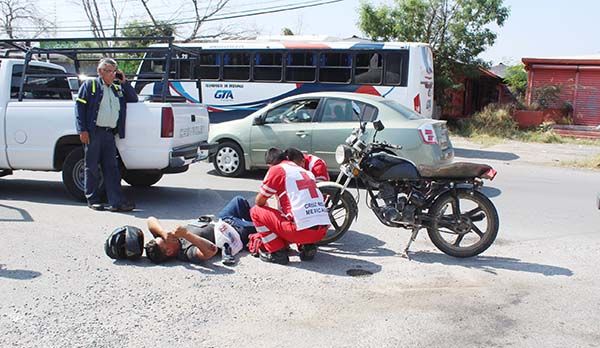 Manda a motociclista directo a un hospital
