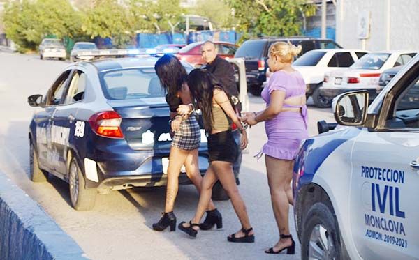Escandalizan y se drogan en la calle