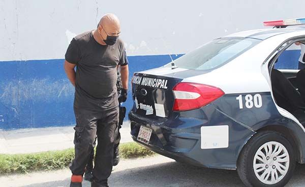 Intenta matar a pareja con espada