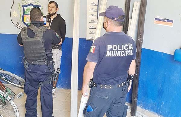 Roba ladrón puertas a CFE