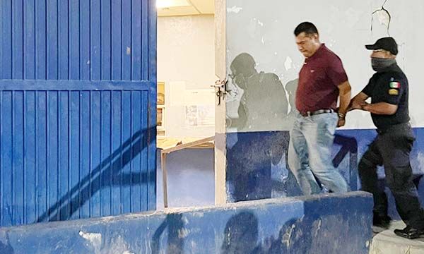 Sale del beisbol y golpea a esposa