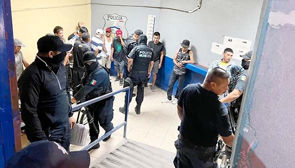 Encierran a 14 por alterar orden