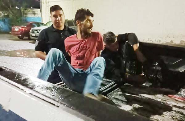 Mujer se harta de ser golpeada