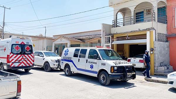 Cae mujer del techo al trapear
