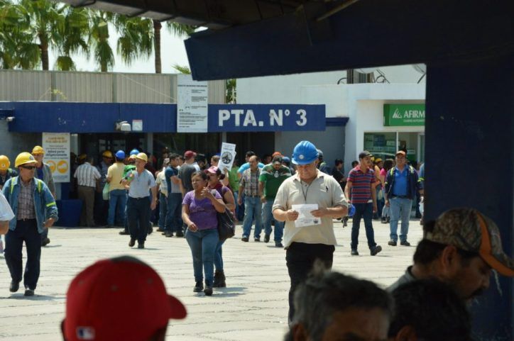 Llegan utilidades y pro huelga a obreros de AHMSA.