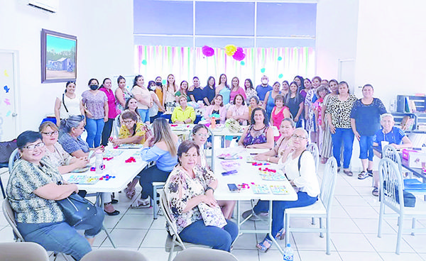 Celebra el CEDIF a las madrecitas