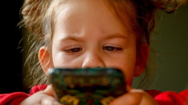 Telenovelas, YouTube, ‘Fortnite’: esto consumen los niños en México