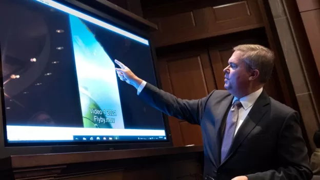 Ovnis: las inusuales imágenes y videos de «fenómenos aéreos inexplicables» que se mostraron en el Congreso de EE.UU.