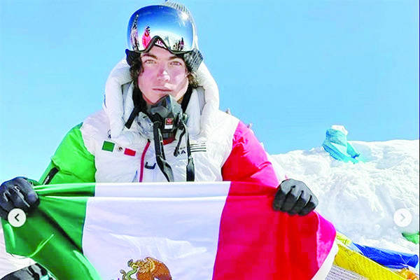 Conquista mexicano de 19 años el Everest y el Lhotse