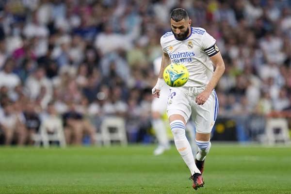 Iguala Benzema a Raúl en goles con Real Madrid