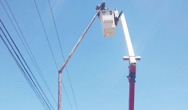 Arrancan en Castaños reposición de lámparas