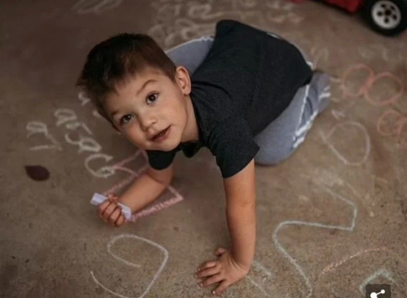 ¡Un pequeño Einstein! Niño de EU se vuelve viral por saber 10 idiomas y la tabla periódica