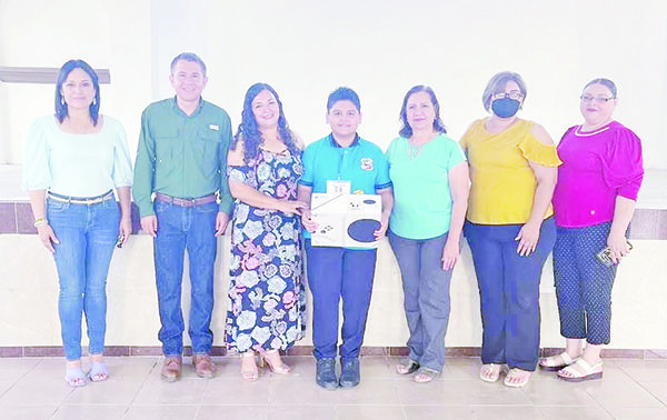 Premia Alcalde a niño impulsor