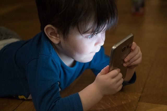 ¿Cuáles son los riesgos de que un niño se exponga a la tecnología?, un experto responde