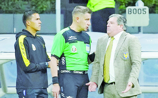Miguel Herrera, suspendido un partido tras insultar al árbitro Fernando Hernández