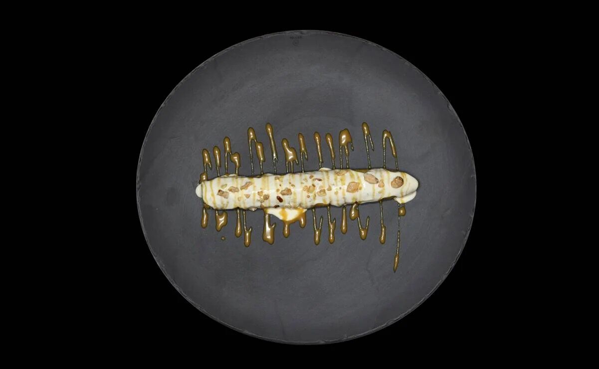 Prepara un plátano macho con crema de queso de cabra y caramelo